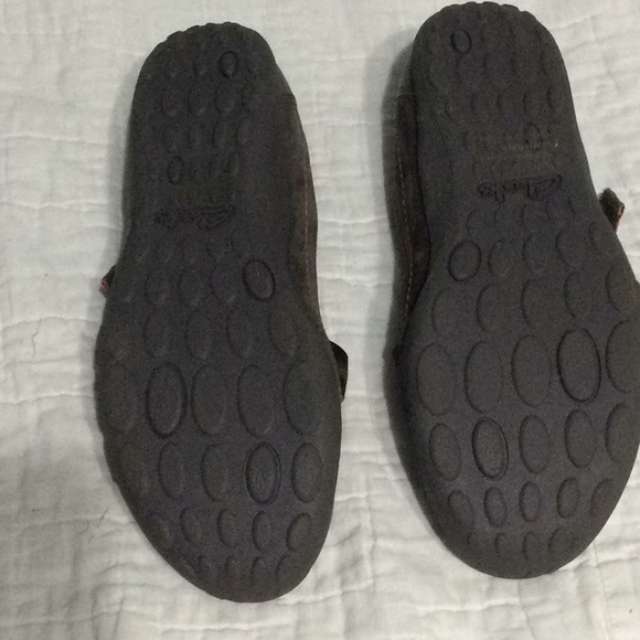 Clark’s flat walking shoes size 6.6, leather upper–.  B69 - Picture 3 of 6